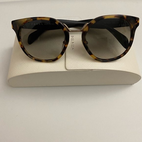 PRADA Catwalk Tortoise Sunglasses - Picture 2 of 11